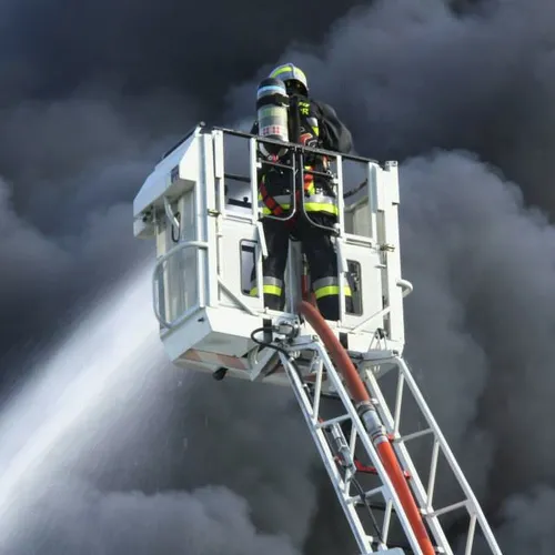 Un incendie s'est déclaré hier soir dans un immeuble d'habitation...