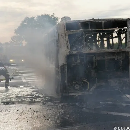 Incendie d'un bus : l'Agglo de Compiègne demande une opération de...