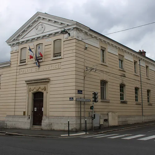 Quatre homme condamnés à Fontainebleau pour une tentative...