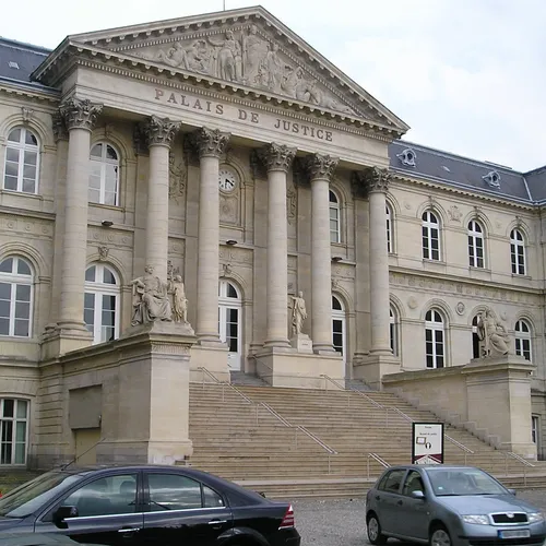 Un Isarien de 19 ans condamné pour un jet de Molotov devant un...