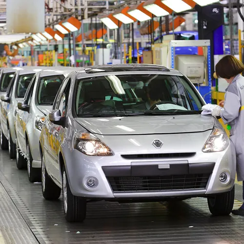 Plus de 150 salariés se mettent à grève à l’usine Renault de...