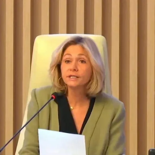 Valérie Pécresse demande à l'État de réduire de moitié le prix du...