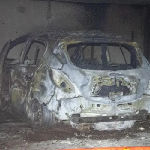 Un corps retrouvé dans le coffre d’une voiture incendiée près de...