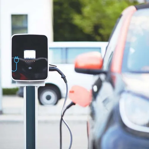 Emmanuel Macron veut 240.000 bornes de recharge en plus : quelle...