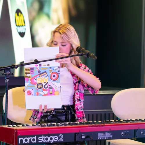 Angèle à Nantes - HIT WEST LIVE  