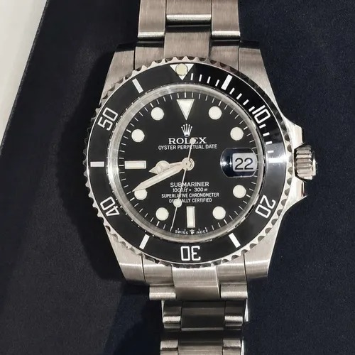 Plusieurs objets de luxe comme des montres ont été saisis par les gendarmes