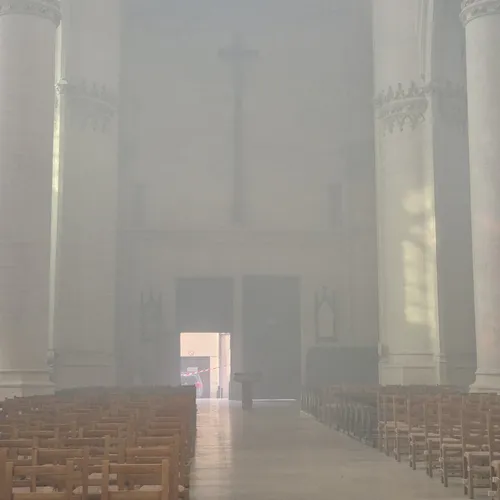La basilique de Saint-Nicolas-de-Port enfumée