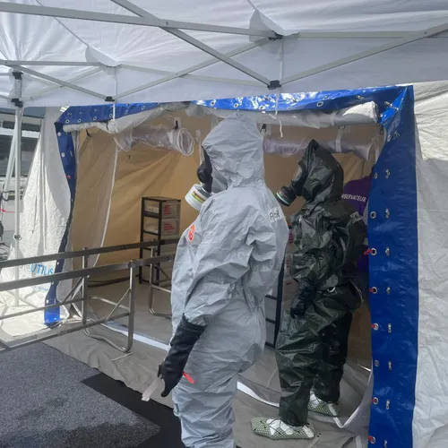 Les soignants étaient équipés de tenues adaptées