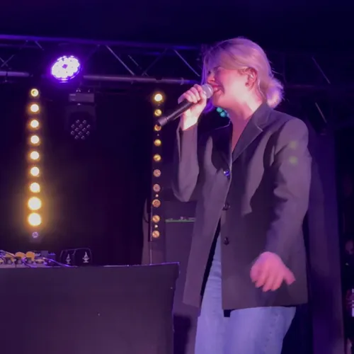 Zaho de Sagazan au Paris Radio Show