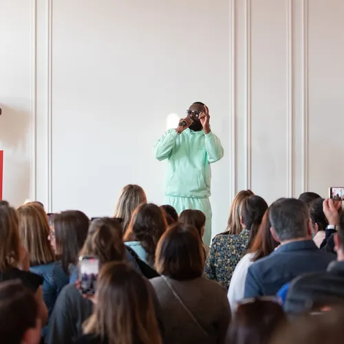 Gims en showcase privé Vibration à l'office du tourisme d'Orléans