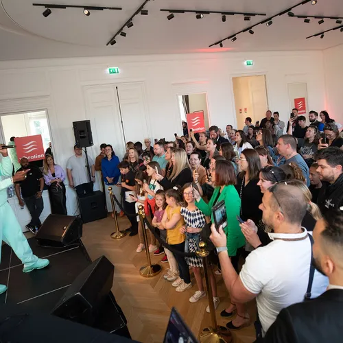 Gims en showcase privé Vibration à l'office du tourisme d'Orléans