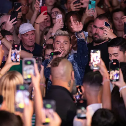 Yanns sur la scène du Tour Vibration 2023