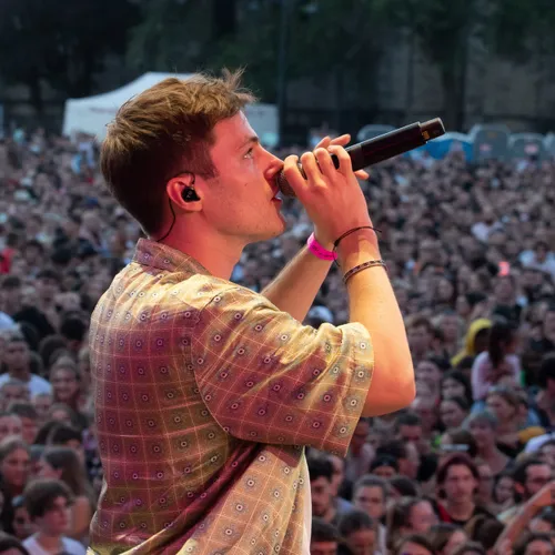 Tom Gregory sur la scène du Tour Vibration 2023