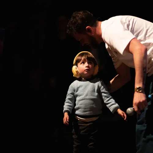 Claudio Capéo en showcase Vibration à la Halle aux Grains de Blois
