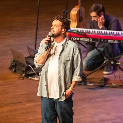 Claudio Capéo en showcase Vibration à la Halle aux Grains de Blois