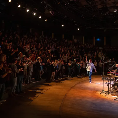 Claudio Capéo en showcase Vibration à la Halle aux Grains de Blois