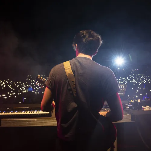 PETIT BISCUIT "Sunset Lover" (Live)