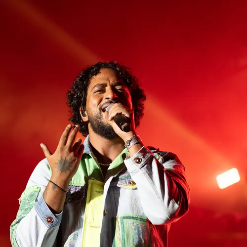 SLIMANE "DES MILLIERS DE JE T'AIME" (LIVE)