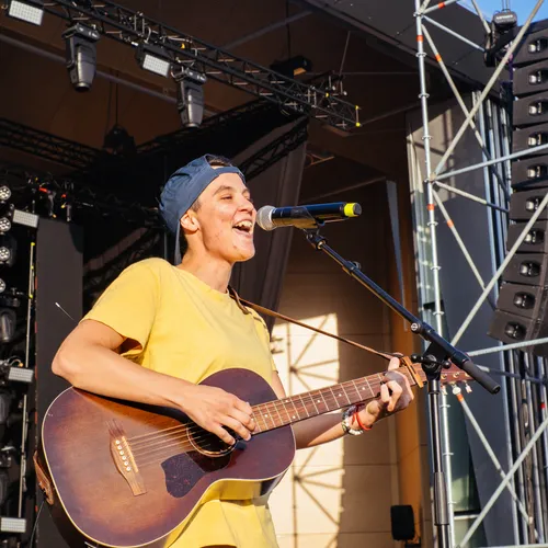 OKMIO - Gagnante du casting "Mon premier #Grand Live Radio Contact" - 7 juillet 2023 à Calais