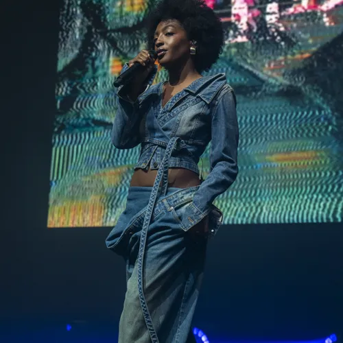 Contact VIP - Ebony - 10 octobre 2025 à l'Elispace de Beauvais