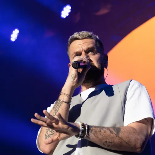 KEEN'V "Dis toi que c'est la vie" (LIVE)