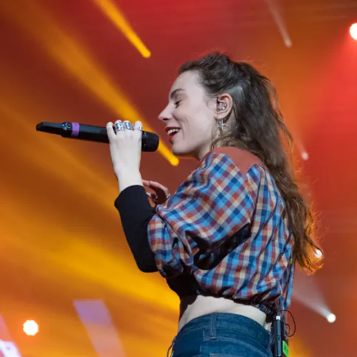 ADÉ "Tout savoir" (Live)