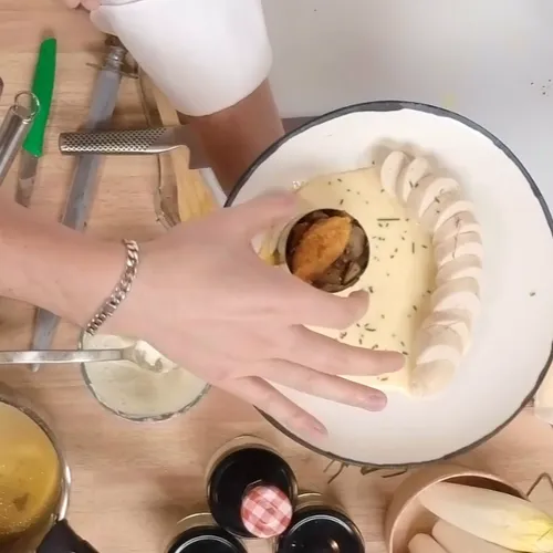 Boudin blanc, sauce safranée, poêlée d'endives