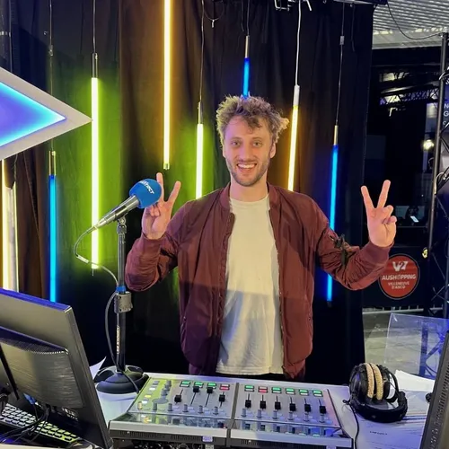 Kendi - Radio Contact - 300323