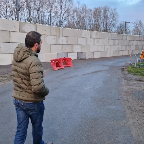 Loon-Plage : un mur en béton à 10 mètres des maisons, les habitants...
