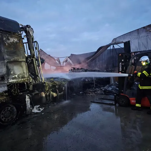 Wormhout : l'usine Flandr'Œufs a pris feu en pleine nuit