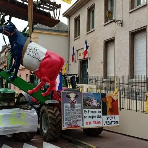 Boulogne-sur-Mer : environ soixante-dix tracteurs rassemblés devant...