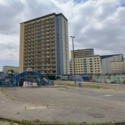 Calais : un homme menace de sauter depuis le toit d'un immeuble de...