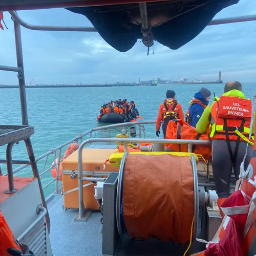 803 arrivées en Angleterre et 151 personnes sauvées dans le...