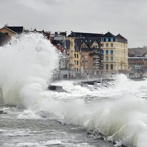 Tempête Goretti : plages interdites, marchés annulés, parcs fermés ...