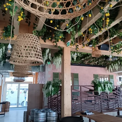 5 Au rez-de-chaussée, ambiance méditerrannéenne pour le restaurant italo-corse Revellatta.