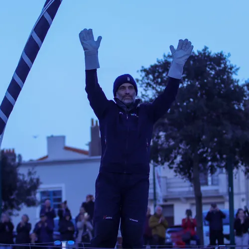Fabrice Amedeo est entrée en début de soirée dans le chenal pour attendre la venue du public.
