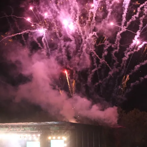 Entre les concerts de Macklemore et Mandragora, un feu d'artifice a surpris tout le monde.