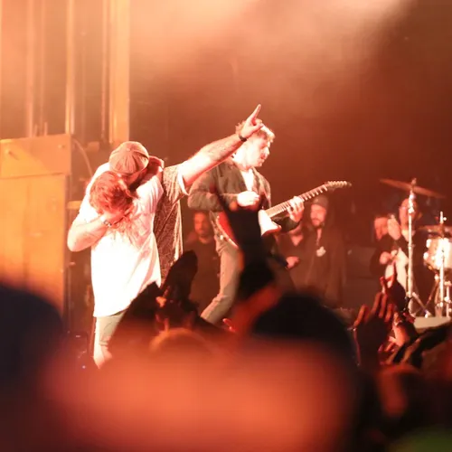 Pendant le concert de Frank Carter, certains ont fait leur demande en mariage (elle a dit oui !).