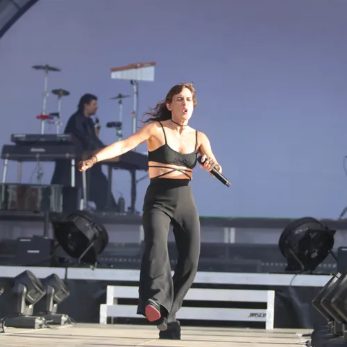 Juliette Armanet a interprété ses tubes "Flamme" et "Le dernier jour du disco".