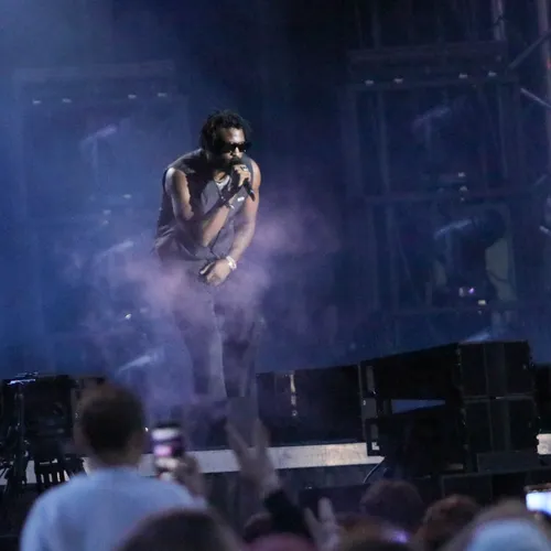 Damso a chanté ses featuring avec Hamza, Aya Nakamura ou encore Disiz.