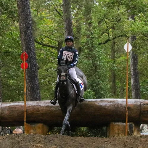 Le cavalier de Bécon-les-Granits Nicolas Touzaint.