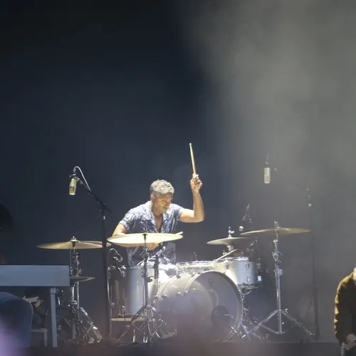 Le batteur de Phoenix, acclamé lors de la présentation des musiciens. 