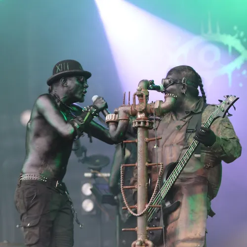 Le groupe de métal Shaârghot a très vite annoncé la couleur...