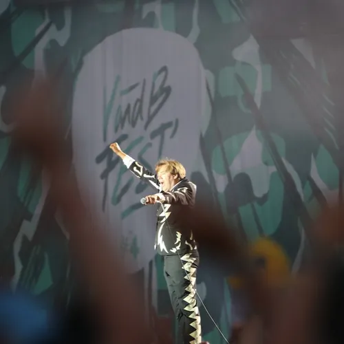 Le chanteur de The Hives, alias Howlin' Pelle Alqvist, a beaucoup joué avec le public.