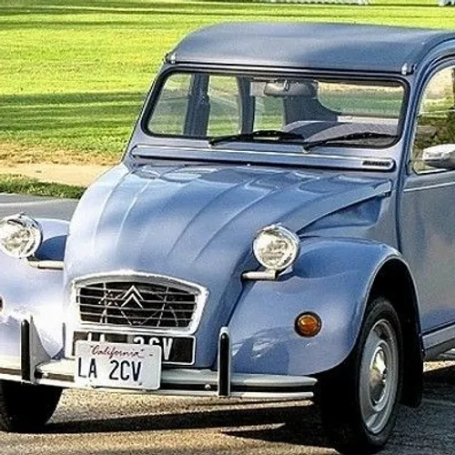 Exposition de véhicules anciens à Mazamet