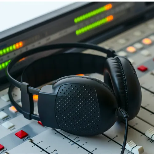 La radio représente 56% du volume total de la consommation audio chaque jour