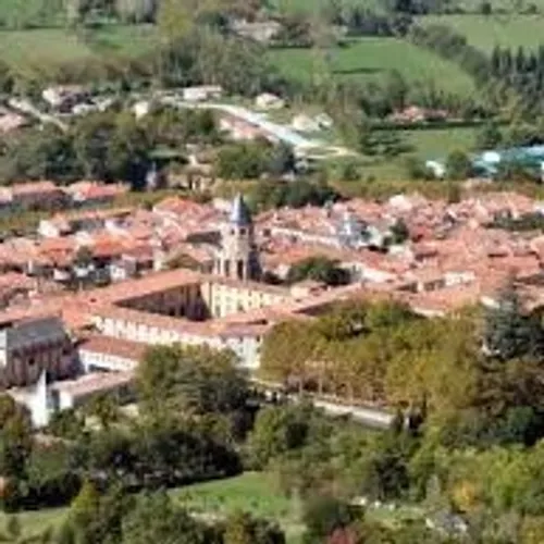 Peintres dans les rues de Durfort : when le village devient toile