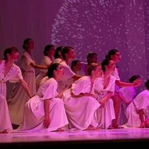 Le hall des retrouvailles : spectacle de danse au cœur de Castres