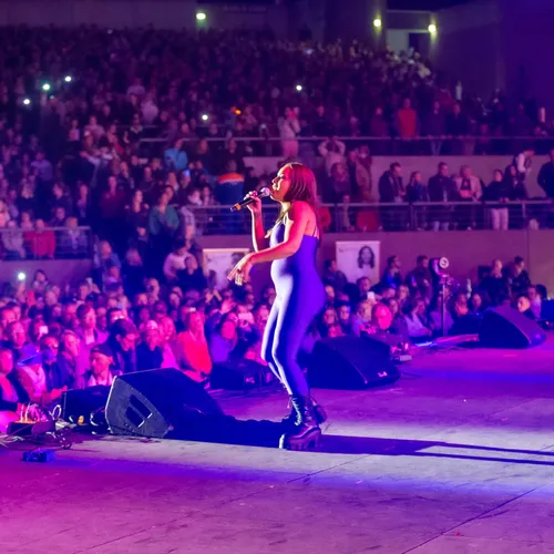 Amel Bent - @ Luc Bally photographe