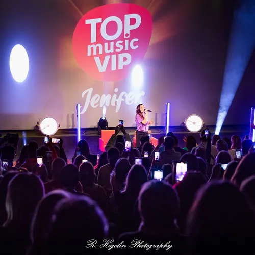 Jenifer TOP MUSIC VIP émission On Est Tous Debout Vox Strasbourg 2022 @René Higelin Photography